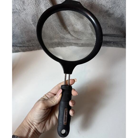 FARBERWARE Hand Strainer Fine Mesh Black‎ Molded Handle 14” - Picture 9 of 12